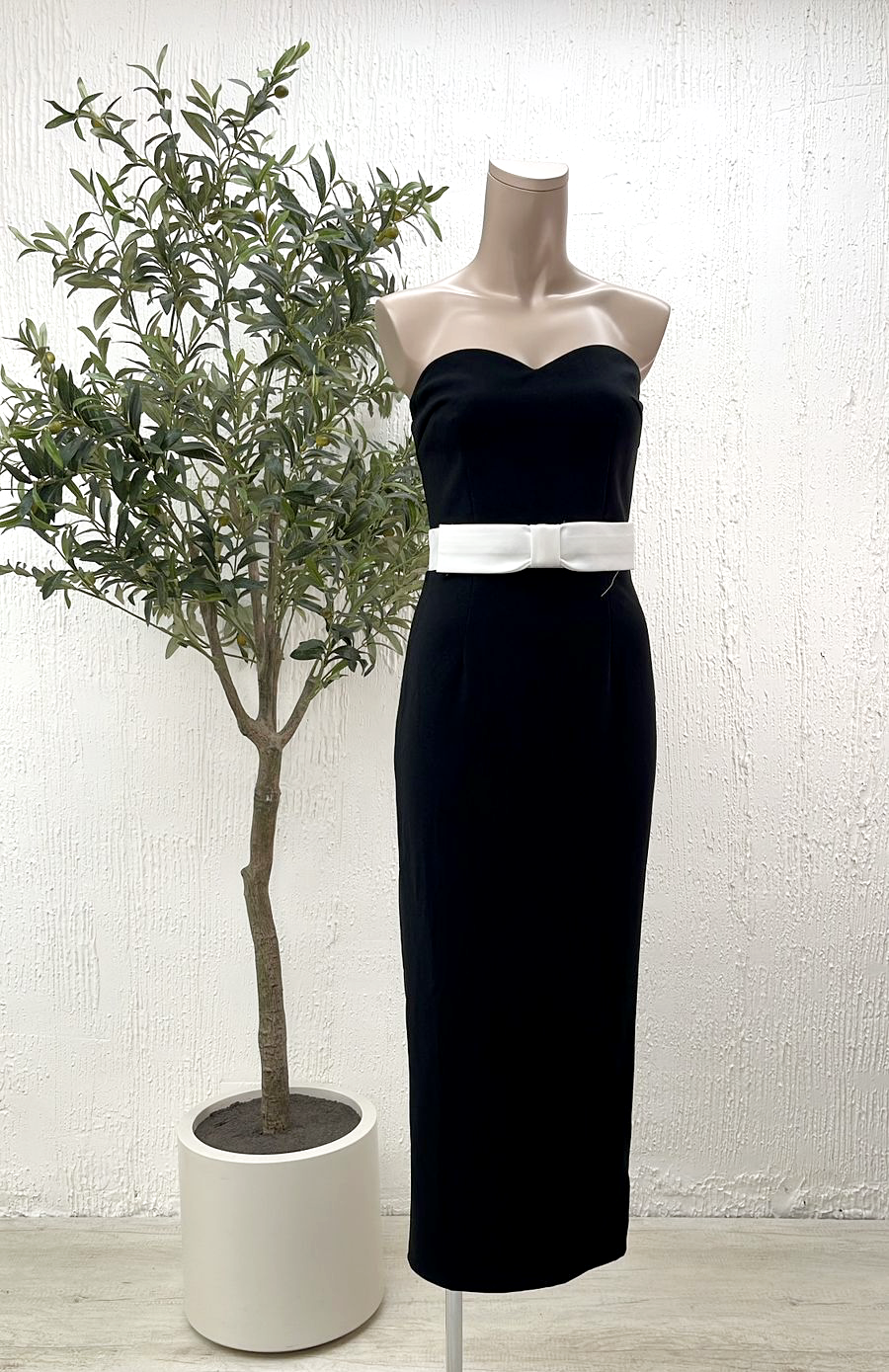 Vestido Strapless Negro Cinto Blanco